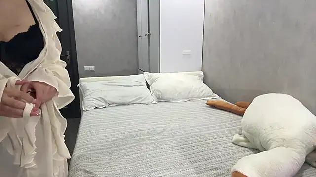 BabyJune18 online show from 10.09.25