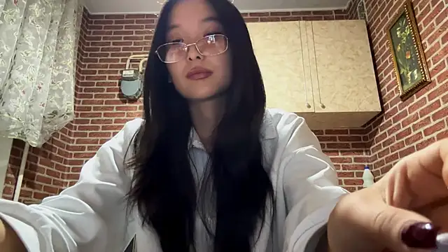 EmmaLeexth online show from 09.28.25