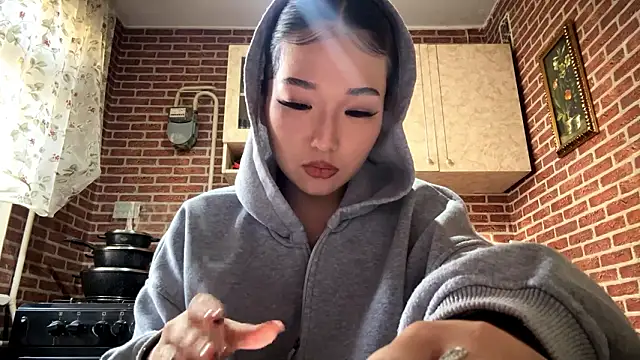 EmmaLeexth online show from 03.19.26