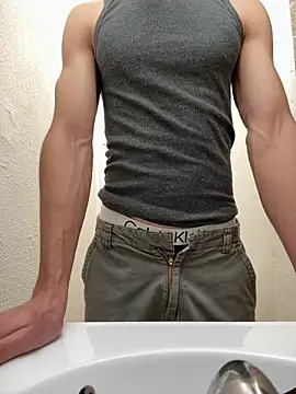 Snapshot of gymratforyouu chatting on 09.22.25 gymratforyouu online show from 09.22.25