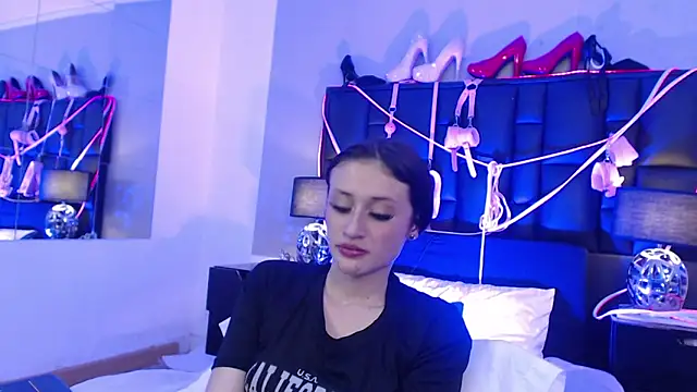 Snapshot of Emily_Swiftt chatting on 10.23.25 Emily Swiftt online show from 10.23.25