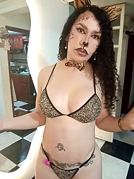 Lina 444 online show from 10.31.25