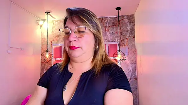Snapshot of MaylinRosse_ chatting on 04.19.26 MaylinRosse online show from 04.19.26