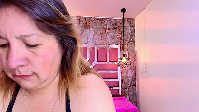 Snapshot of MaylinRosse_ chatting on 04.22.26 MaylinRosse online show from 04.22.26