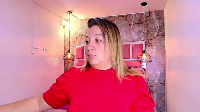 Snapshot of MaylinRosse_ chatting on 04.28.26 MaylinRosse online show from 04.28.26