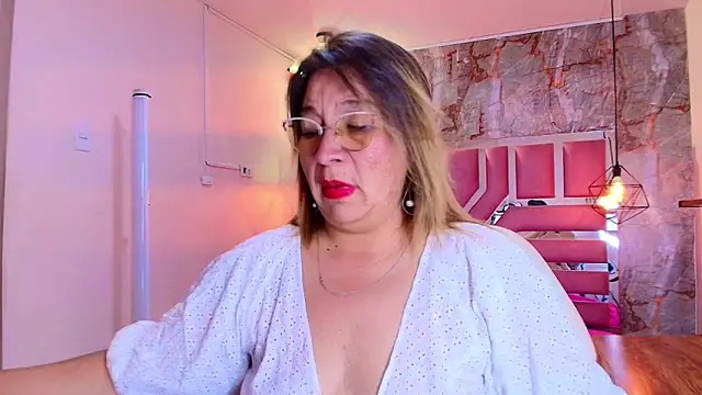 Snapshot of MaylinRosse_ chatting on 05.04.26 MaylinRosse online show from 05.04.26