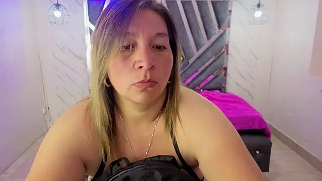 Snapshot of MaylinRosse_ chatting on 05.09.26 MaylinRosse online show from 05.09.26
