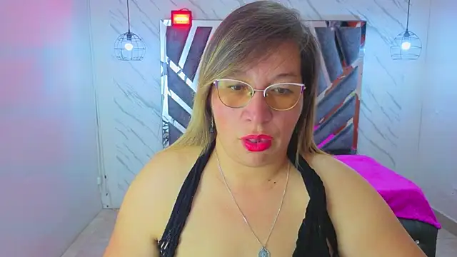 Snapshot of MaylinRosse_ chatting on 05.20.26 MaylinRosse online show from 05.20.26