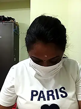 Snapshot of queendivya chatting on 10.02.25 queendivya online show from 10.02.25