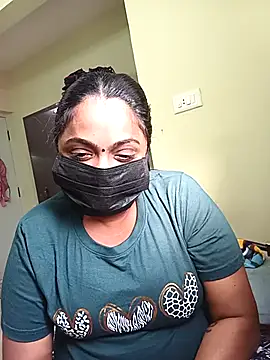 Snapshot of queendivya chatting on 10.07.25 queendivya online show from 10.07.25