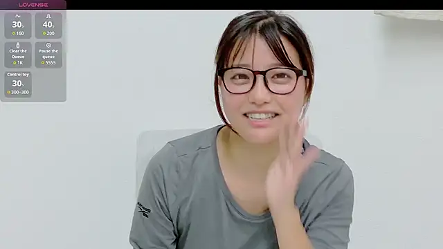 Snapshot of OnigiriJapan chatting on 10.20.25 OnigiriJapan online show from 10.20.25