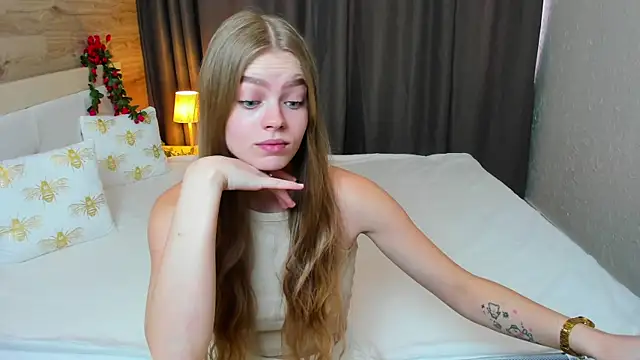 Snapshot of Alisa_Glamour chatting on 09.25.25 Alisa Glamour online show from 09.25.25