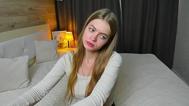 Snapshot of Alisa_Glamour chatting on 10.15.25 Alisa Glamour online show from 10.15.25