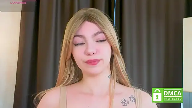 Snapshot of EmilyZortea chatting on 10.15.25 EmilyZortea online show from 10.15.25