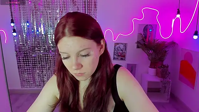 Layla Glam online show from 10.17.25