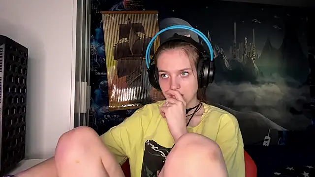 Snapshot of Elira_Breeze chatting on 11.02.25 Elira Breeze online show from 11.02.25