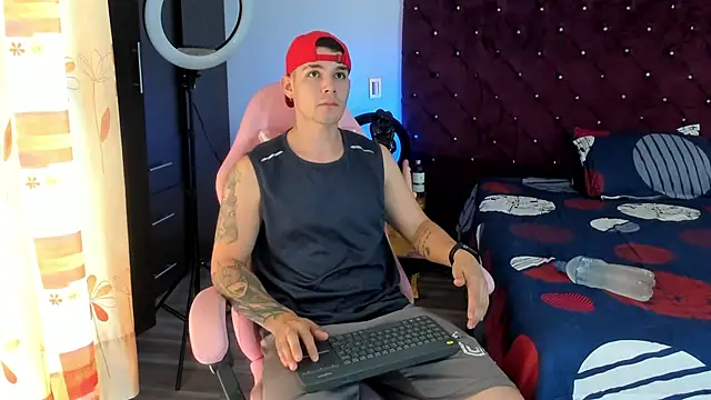 BooyHott  online show from 11.28.25