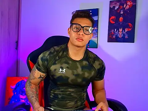 Snapshot of evan_greey chatting on 10.14.25 evan greey online show from 10.14.25