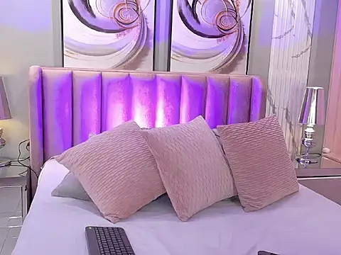 Snapshot of LuisaJonnes_ chatting on 09.20.25 LuisaJonnes online show from 09.20.25