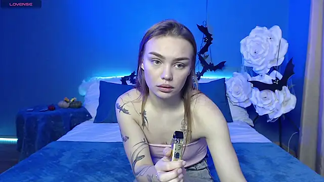 KitsyMoore online show from 11.06.25