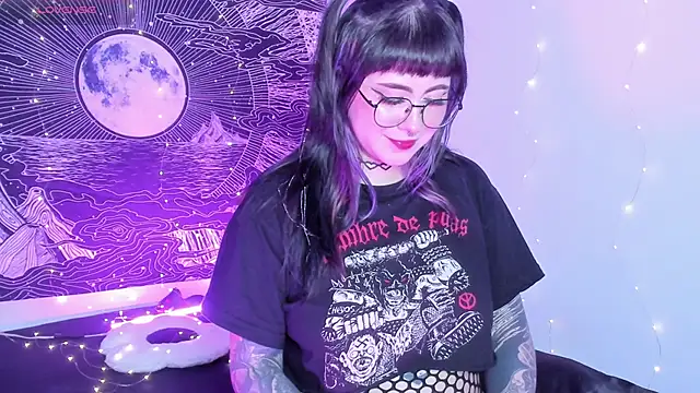 Snapshot of Hallucigenia_ chatting on 02.04.26 Hallucigenia online show from 02.04.26