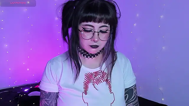 Snapshot of Hallucigenia_ chatting on 03.01.26 Hallucigenia online show from 03.01.26