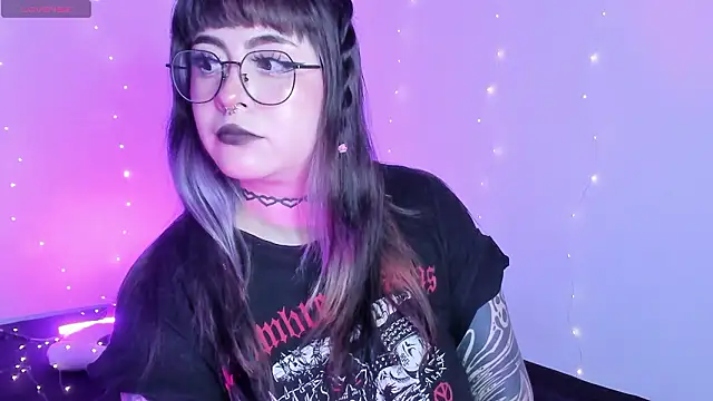 Snapshot of Hallucigenia_ chatting on 03.02.26 Hallucigenia online show from 03.02.26