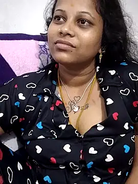 Snapshot of sweetqueen143 chatting on 05.16.26 sweetqueen143 online show from 05.16.26