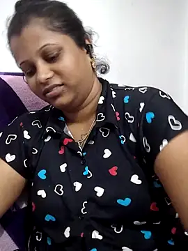 Snapshot of sweetqueen143 chatting on 05.17.26 sweetqueen143 online show from 05.17.26