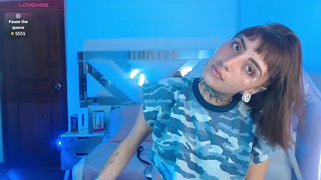 Gyal 8  online show from 10.28.25