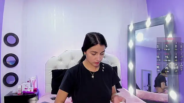 Thayla Fox online show from 10.15.25