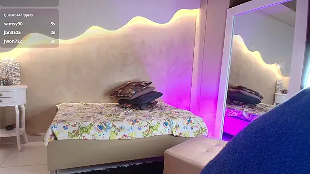 Snapshot of SaraGuzmann chatting on 01.10.26 SaraGuzmann online show from 01.10.26