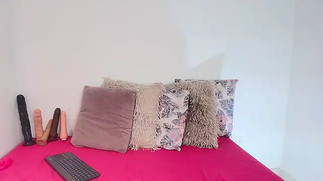 SaraGuzmann online show from 03.26.26