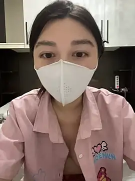 Snapshot of fioralba chatting on 05.31.26 fioralba online show from 05.31.26