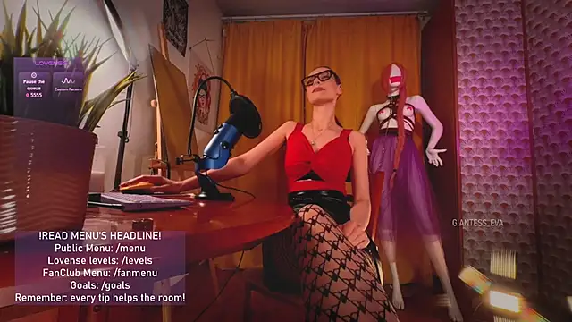 Snapshot of Giantess_Eva chatting on 05.17.26 Giantess Eva online show from 05.17.26