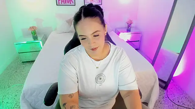 Snapshot of camiladuke7 chatting on 06.19.26 camiladuke7 online show from 06.19.26