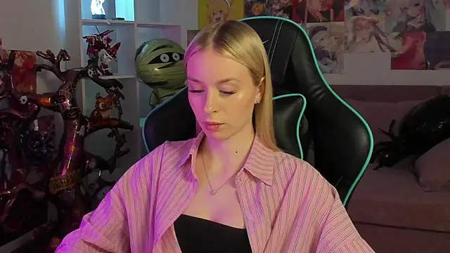 MiaGraces online show from 11.04.25