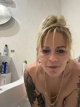 Snapshot of Carmen36XX chatting on 10.26.25 Carmen36XX online show from 10.26.25