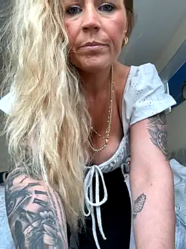 Snapshot of Carmen36XX chatting on 11.03.25 Carmen36XX online show from 11.03.25