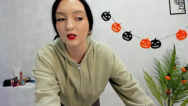 Lesley Wins online show from 10.17.25