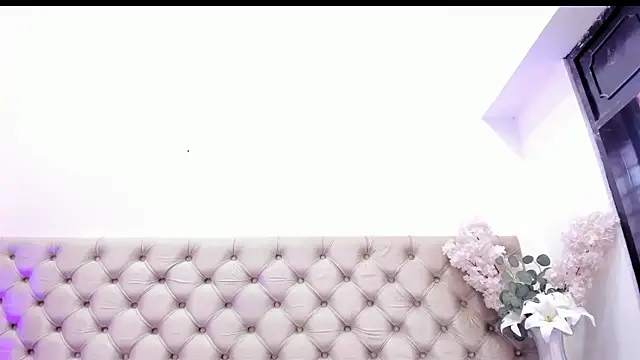 AnyaSosa  online show from 10.15.25