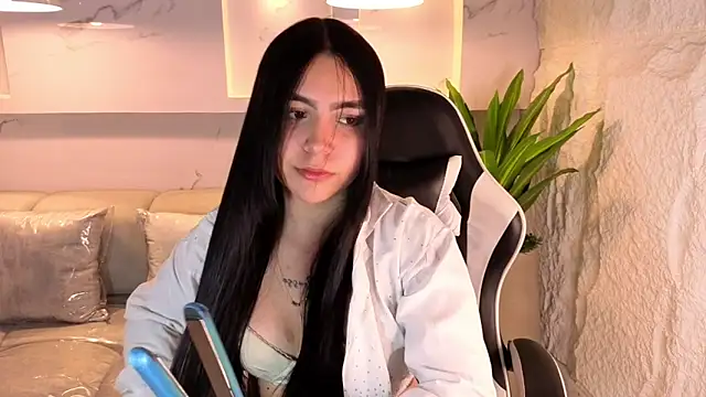 Snapshot of scarlett_smith_tp chatting on 12.20.25 scarlett smith tp online show from 12.20.25