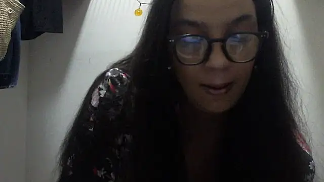 Snapshot of lotuzpetals chatting on 10.03.25 lotuzpetals online show from 10.03.25