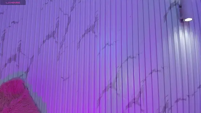 Snapshot of Missdionne_curly chatting on 10.25.25 Missdionne curly online show from 10.25.25