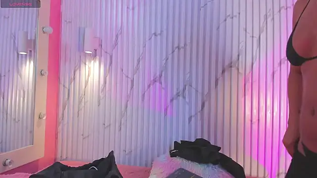 Snapshot of Missdionne_curly chatting on 11.07.25 Missdionne curly online show from 11.07.25