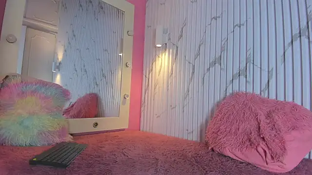 Snapshot of Missdionne_curly chatting on 11.26.25 Missdionne curly online show from 11.26.25