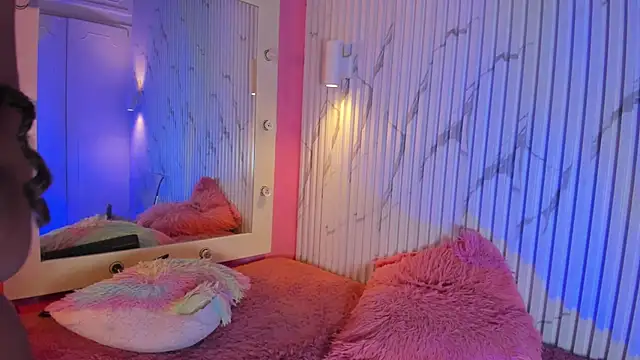 Snapshot of Missdionne_curly chatting on 11.29.25 Missdionne curly online show from 11.29.25