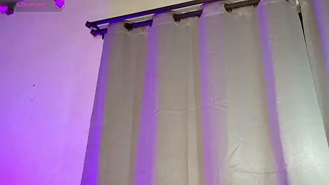 Snapshot of Missdionne_curly chatting on 02.12.26 Missdionne curly online show from 02.12.26