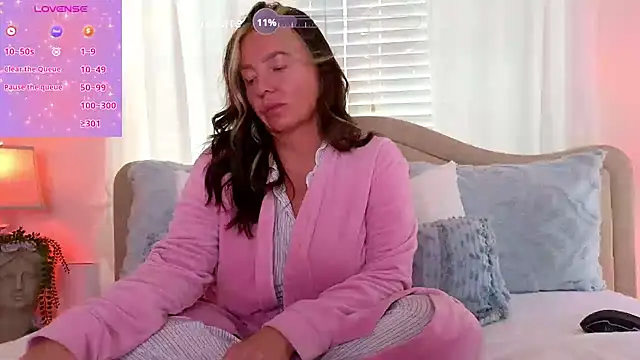 STIFFLERSMOMM online show from 10.31.25