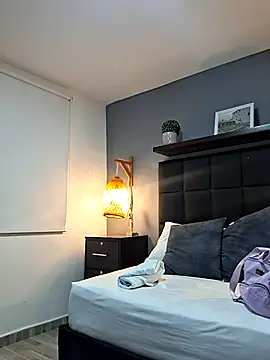 daniela crozee  online show from 10.18.25